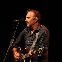Kevin Costner & Modern West performing live at Gigale Paris photos | Picture 77799